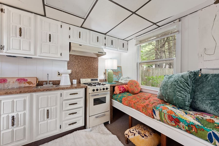 Well appointed kitchenette, toaster oven, single day bed and comfy chair
