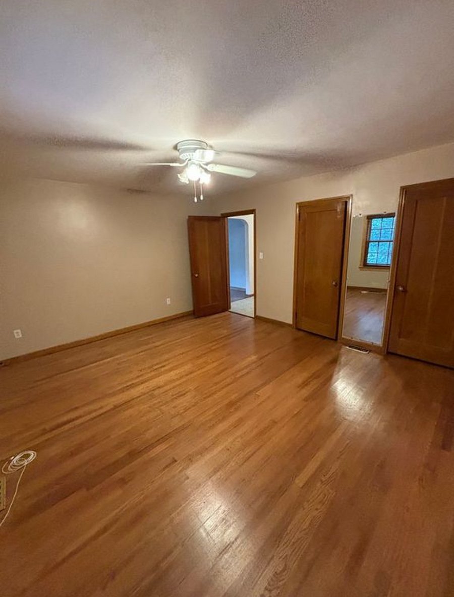 Main level master bath