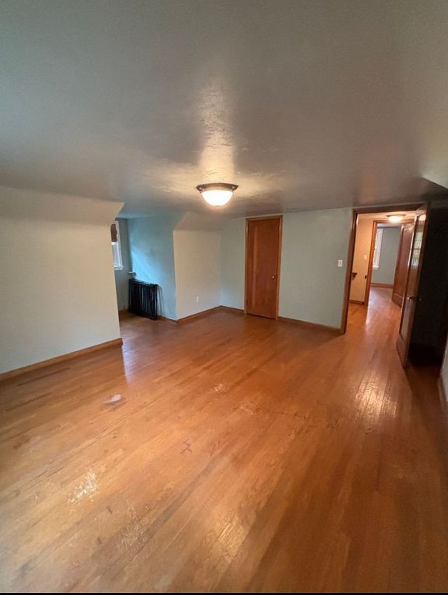 Second upstairs bedroom