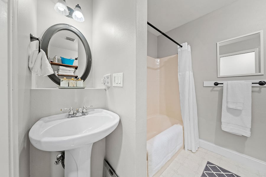 Full bathtub