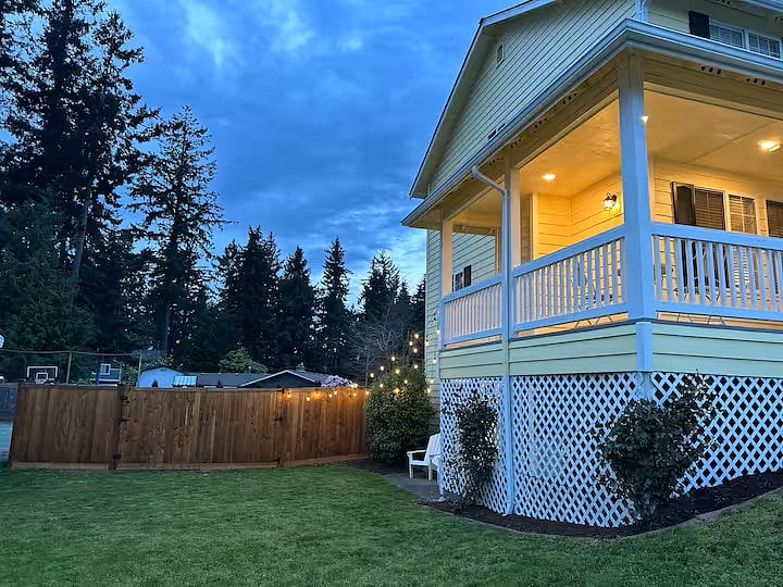 Side yard is all yours! It is not fully fenced, so dogs will need to be leashed.