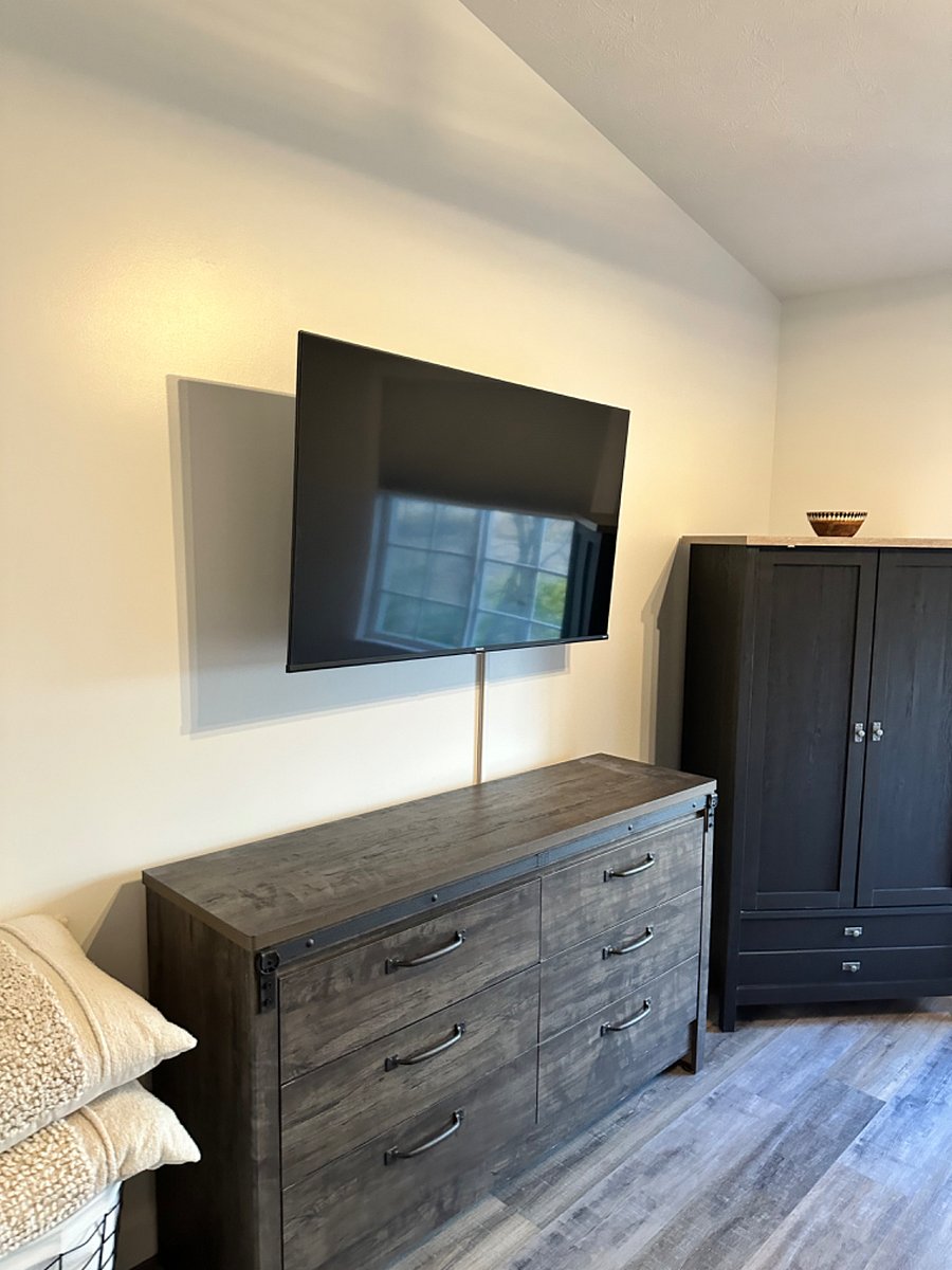 3rd bedroom, no closet.
Dresser and Armoire in room