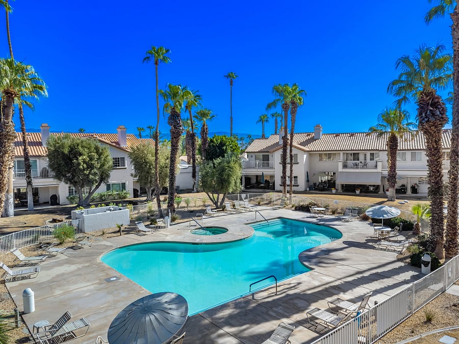 Take a refreshing dip in our sparkling pool or unwind in the soothing jacuzzi. Whether you're here to relax or have fun, we invite you to enjoy every moment in this memorable space.