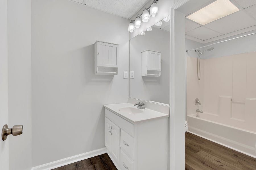 Full Bathroom
