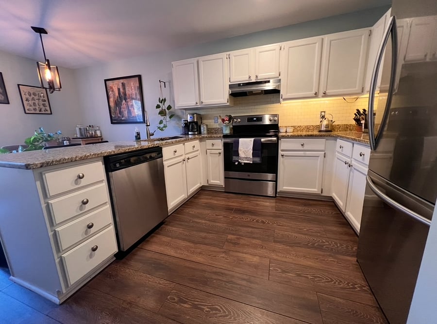 Spacious kitchen with dishwasher