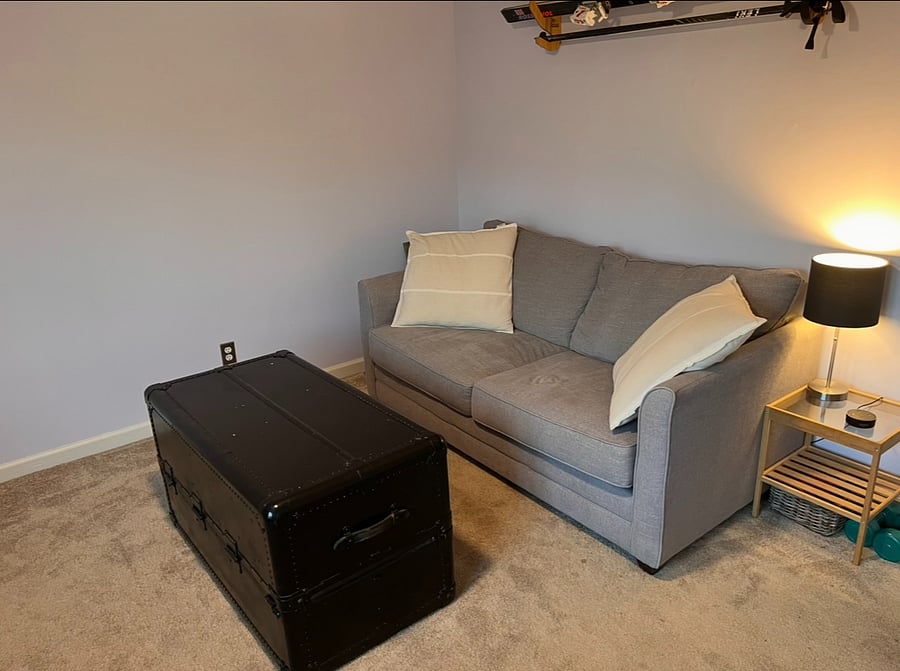 Queen size pull out couch