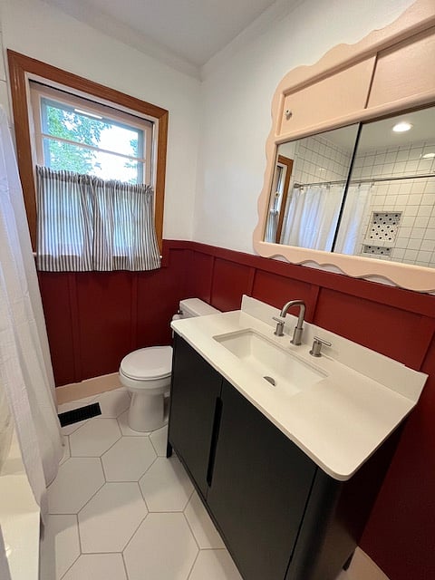 Main bathroom