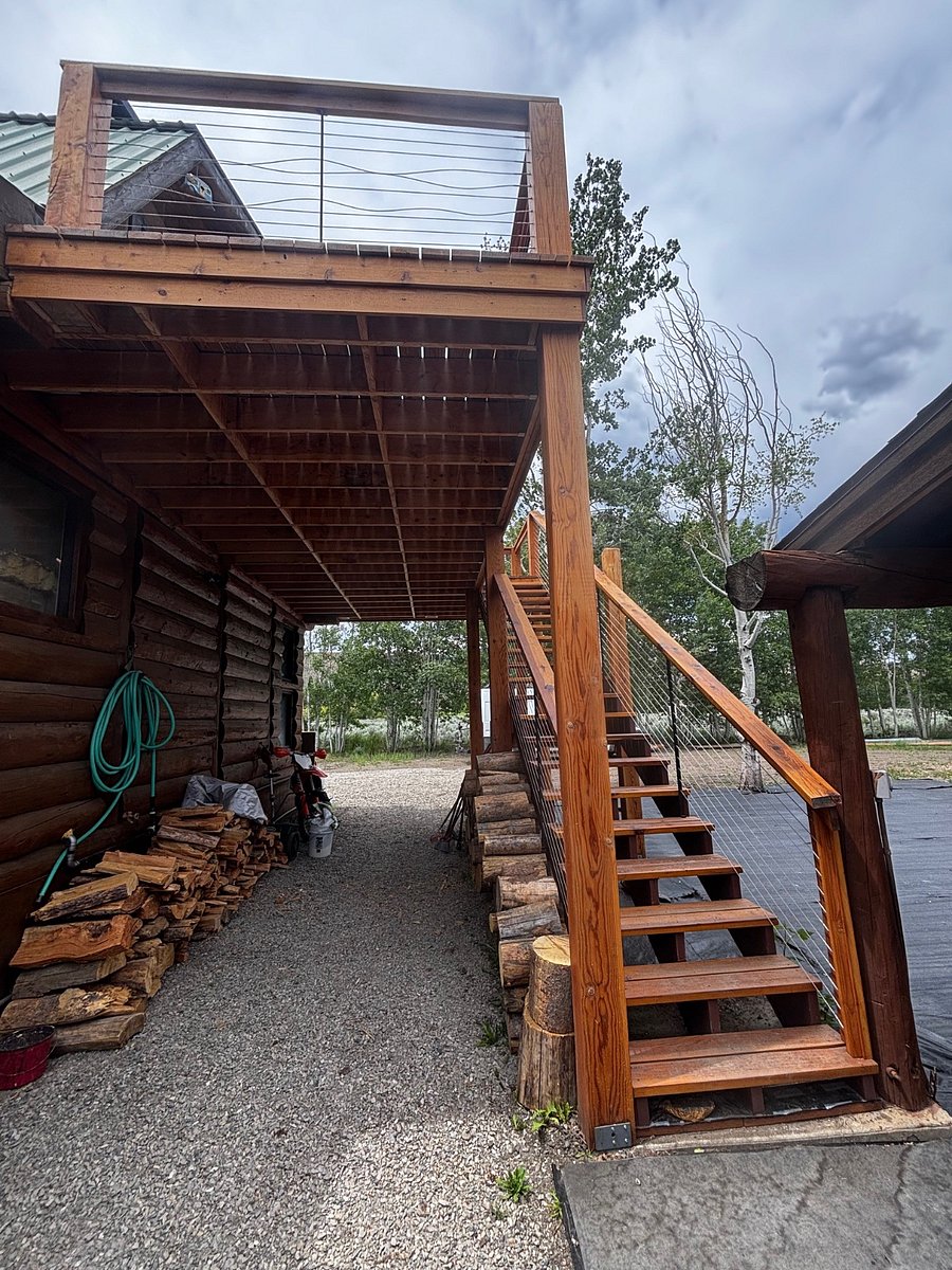 "Nest" exterior entry stairs