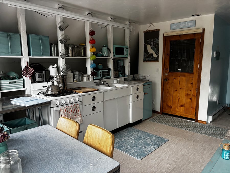 "Nest" kitchen table and kitchen