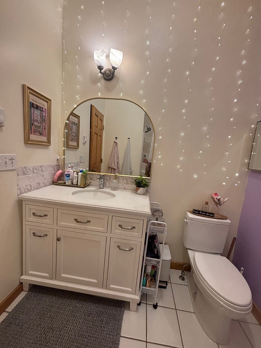 Hall bathroom overview