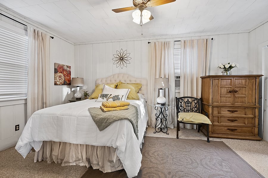 Larger bedroom unit with Queen bed, bath & laundry