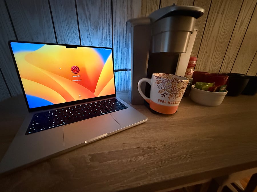 A shared coffee and breakfast snack hightop table is conveniently located on the second floor, making it easy for you to prepare for your workday.
