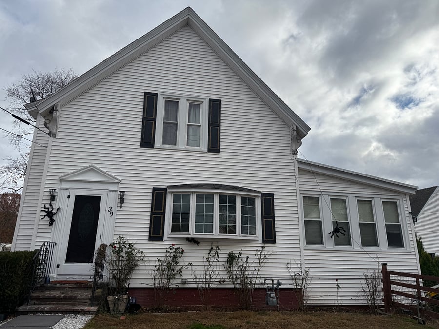 This is one of three furnished private rooms for rent in a spacious 2,042 sq. ft., two-story colonial home nestled in a quiet, residential neighborhood in Hudson, Massachusetts. The home is conveniently located near shopping, great restaurants, hospitals and supermarkets.