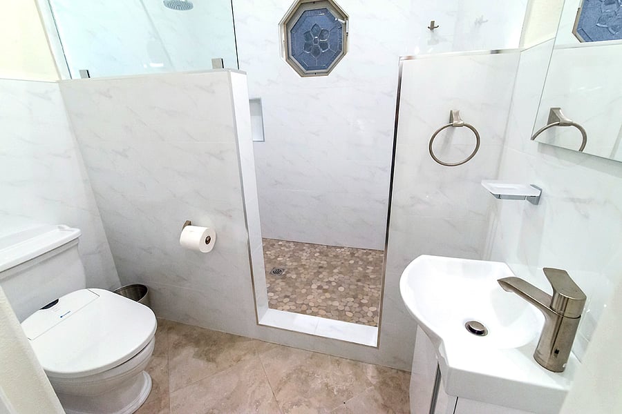 Main ensuite bathroom