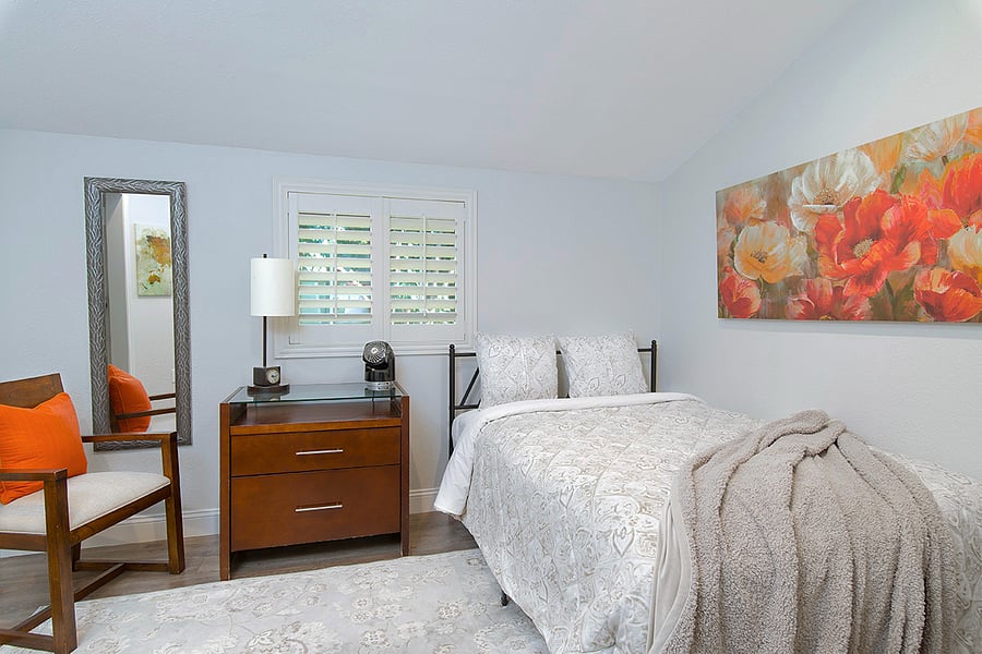 Second bedroom with full size double bed and amenities