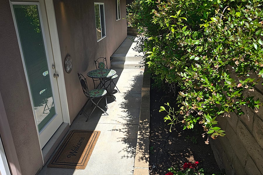 Entry to the suite with cozy cafe chairs and table