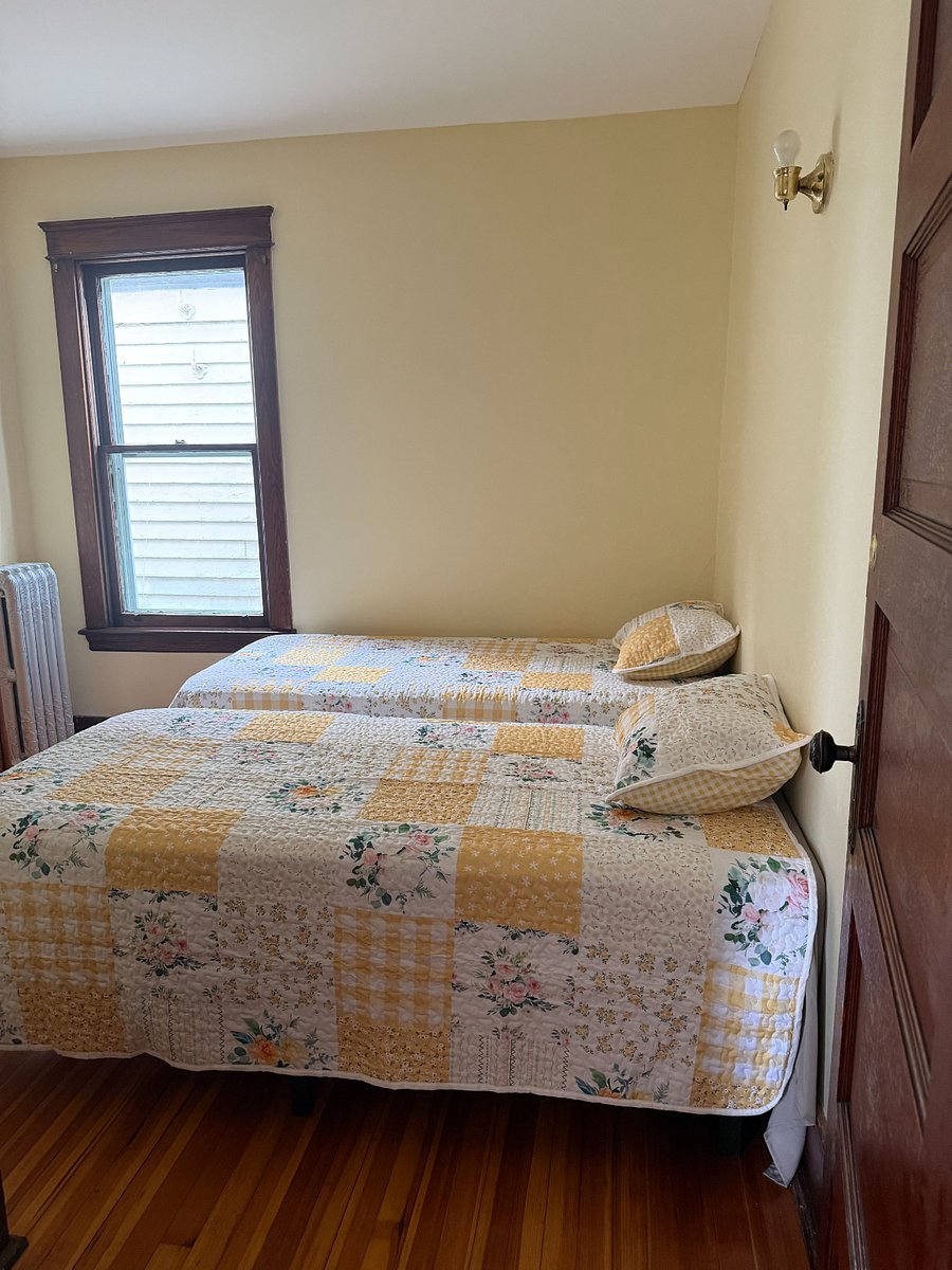 cozy 2nd bedroom