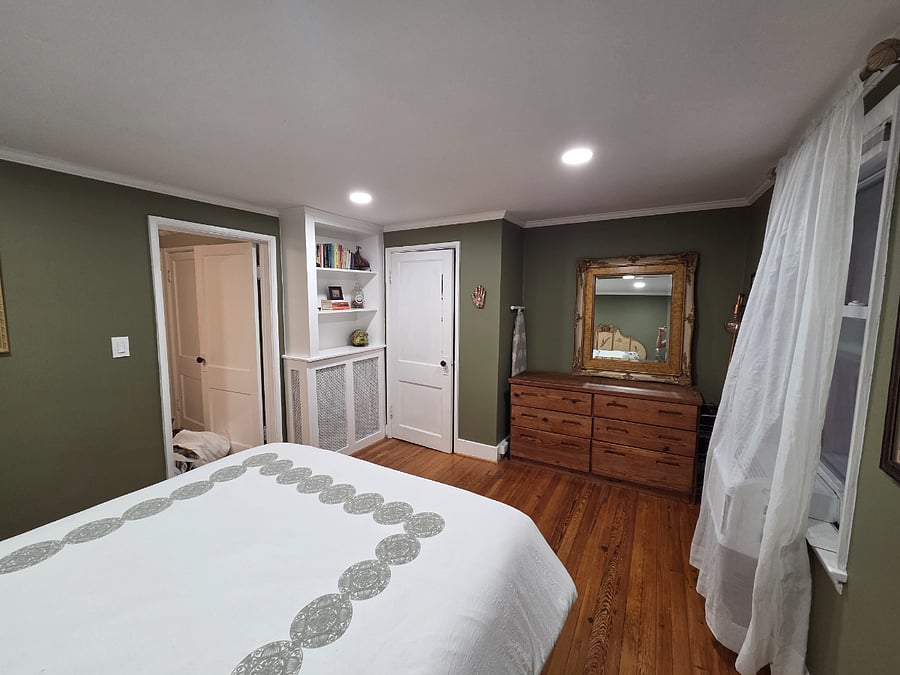 Back Bedroom - Queen Bed