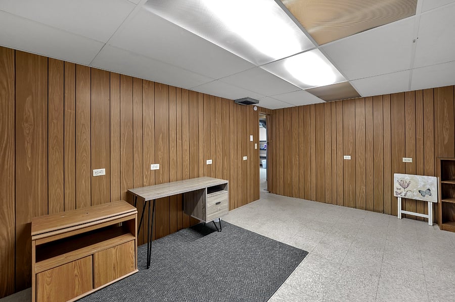 BASEMENT OFFICE/WORKSPACE