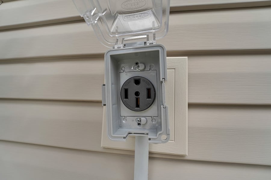 LEVEL 2 EV CHARGING PLUG