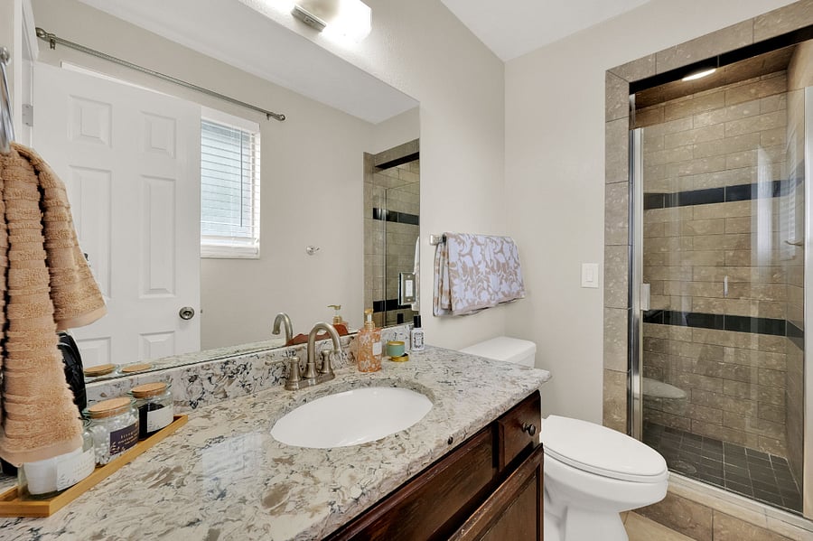 Full Bathroom 1