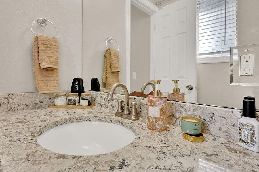 Full Bathroom 1