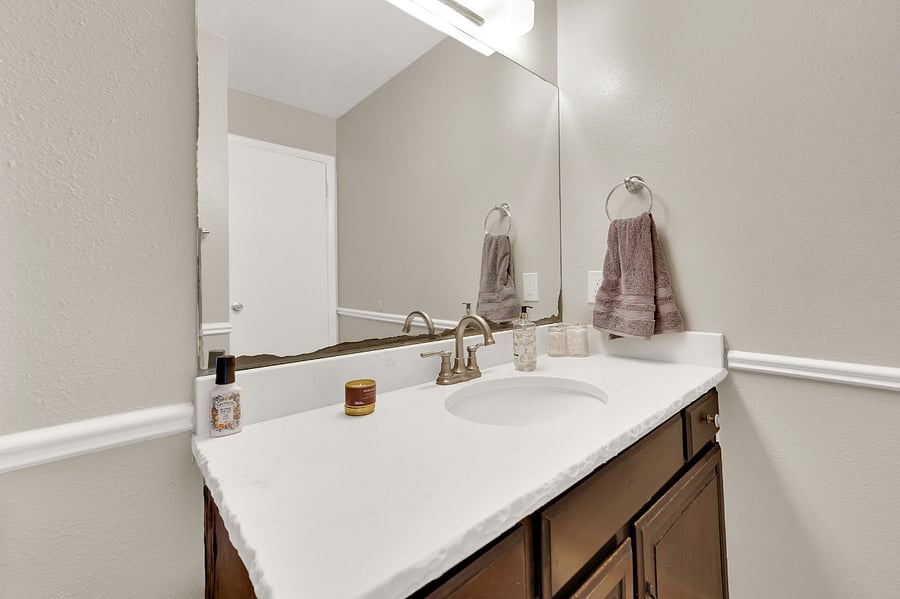 Full Bathroom 2