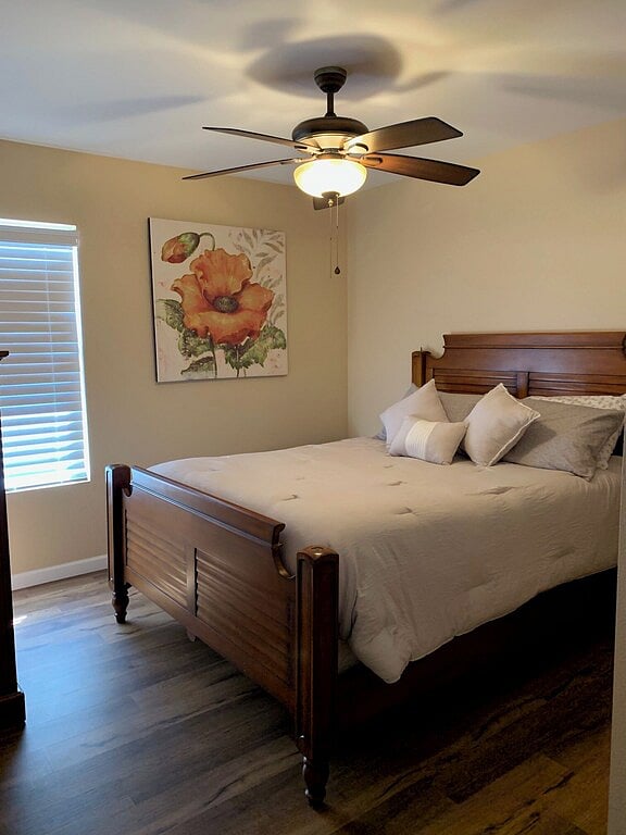 Bedroom #2. Queen bed 