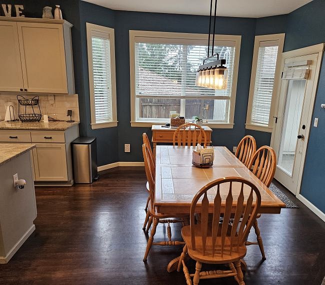 Dining area adjacent to kitchen