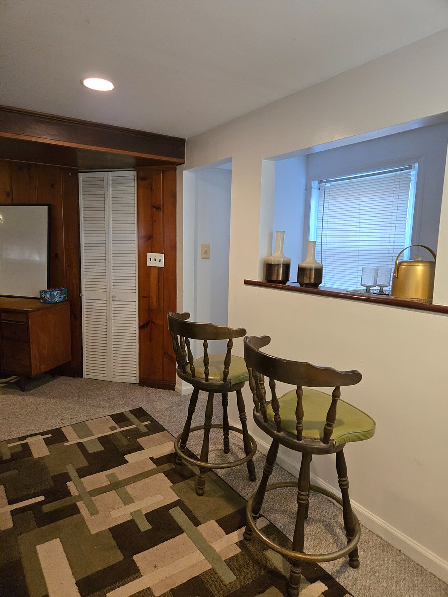 dry bar - office area & entrance