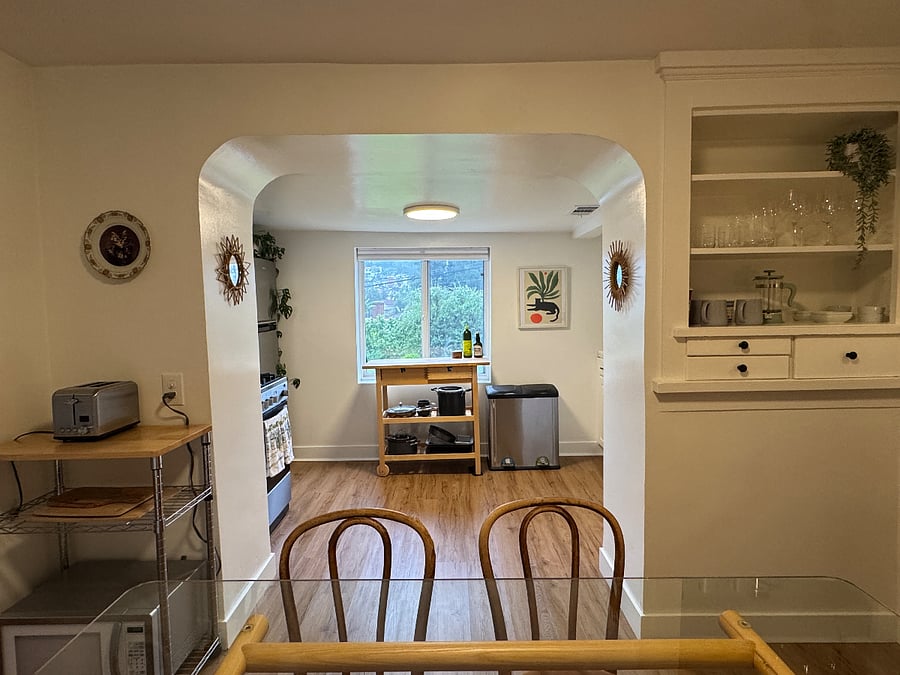 Dining room to kitchen