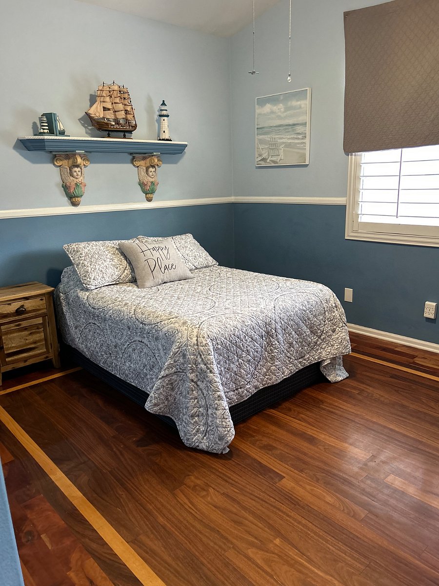 Blue room. Upstairs with shared bathroom 