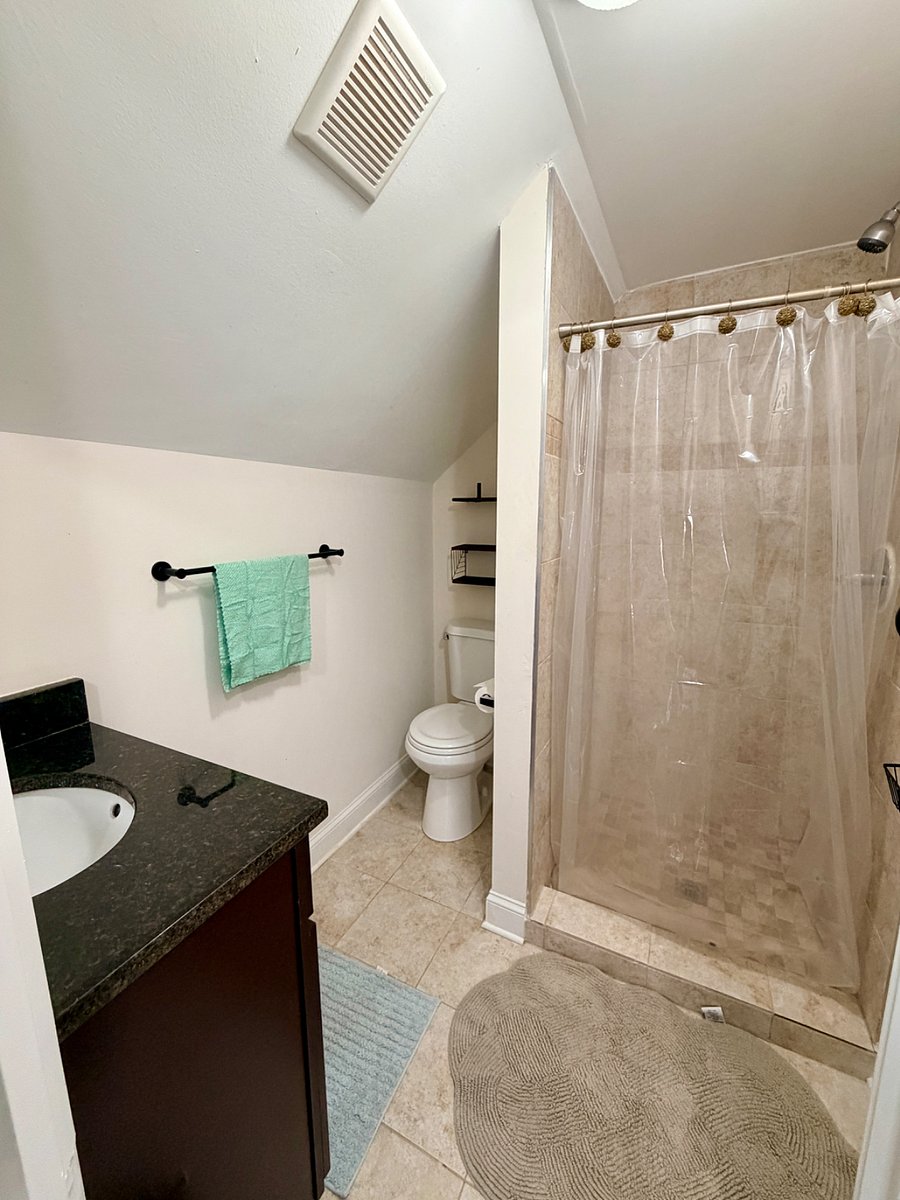 Primary Suite #2 en-suite full bath