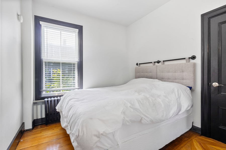 Middle Bedroom
