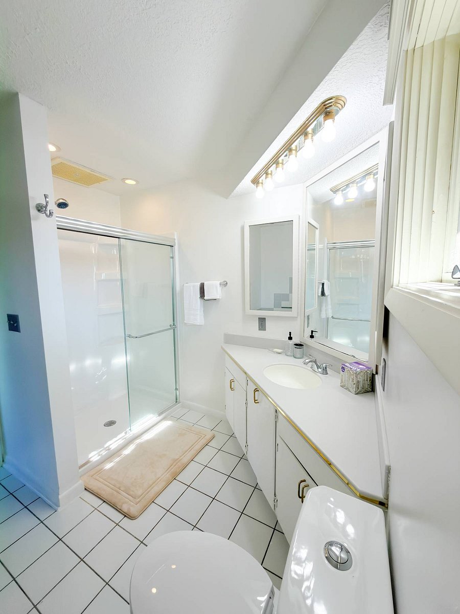Master bathroom.