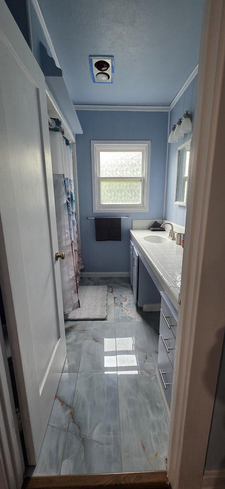 Main bathroom 2nd view 