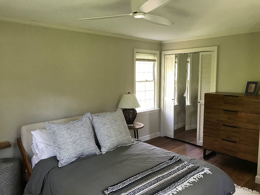 Downstairs bedroom, Queen Bed