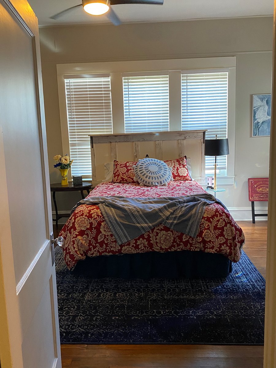 The Red Room - queen sized bed with 1/2 bath