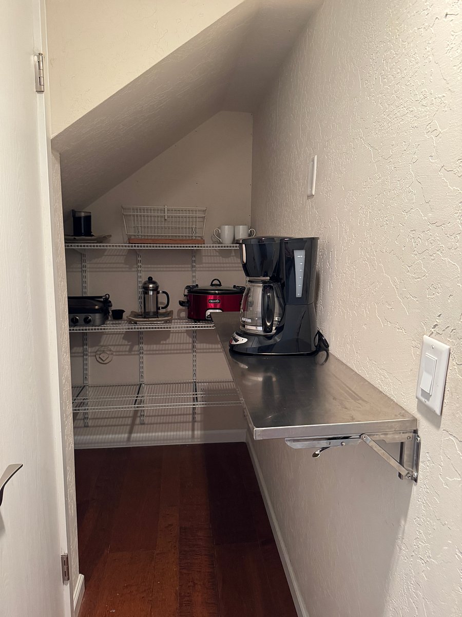 Butler's pantry behind kitchenette.