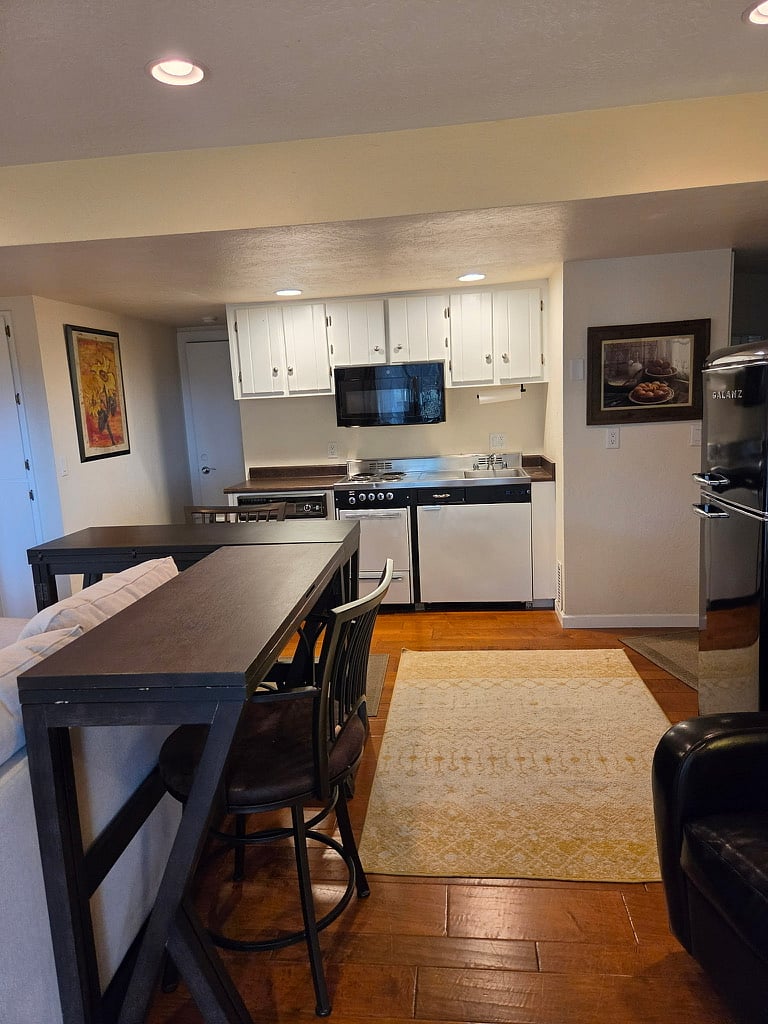 Open concept dining and kitchenette.