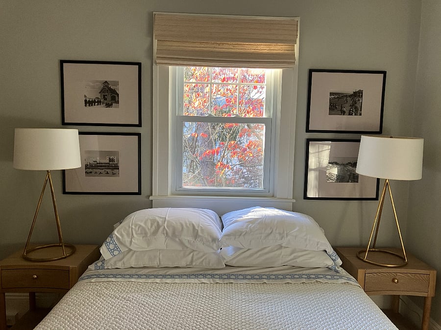 Bedroom with queen size bed