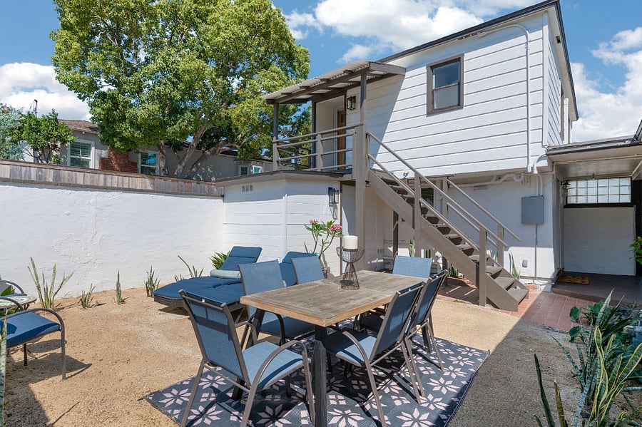 Have a few friends over and enjoy the outdoor space