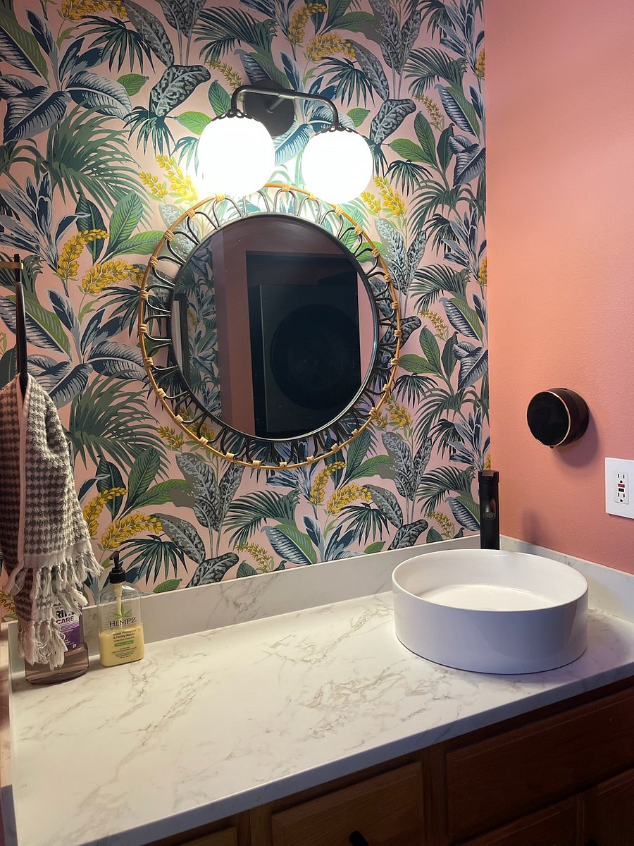 BATHROOM 1