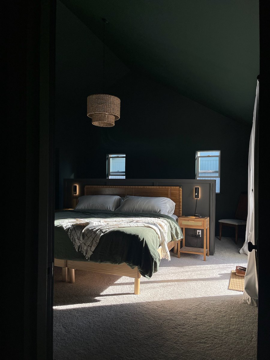 BEDROOM 2 (PRIMARY)