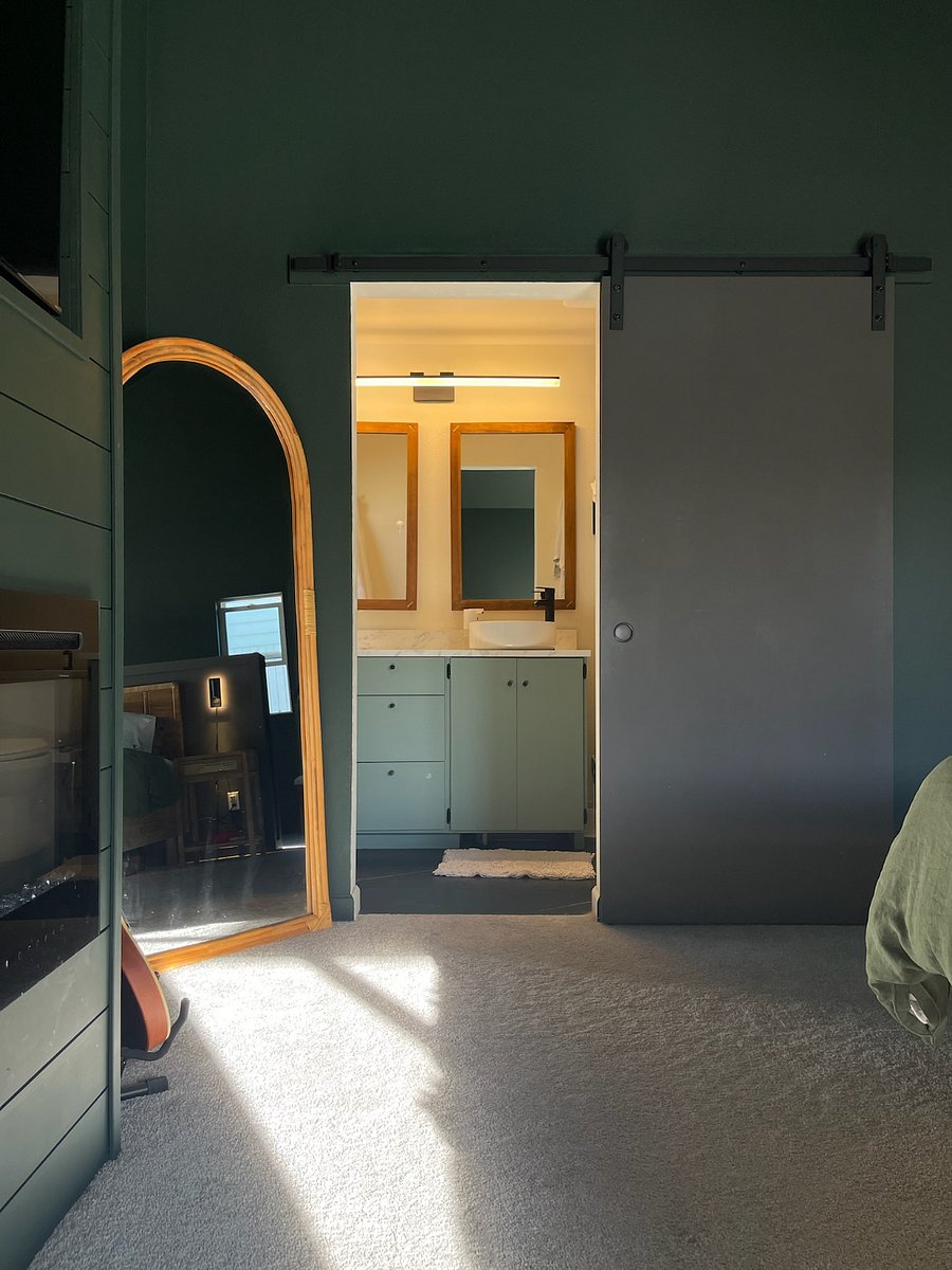BATHROOM  2 (PRIMARY EN SUITE)