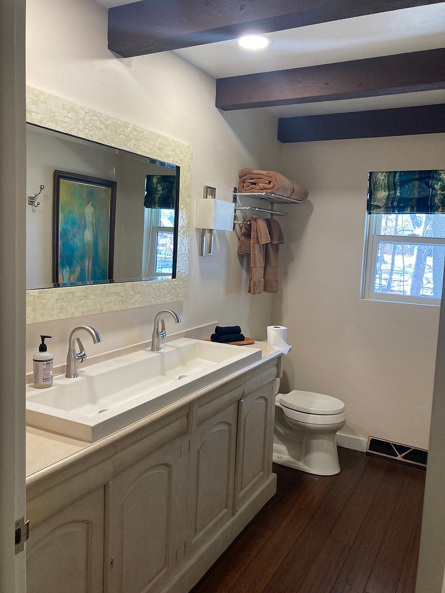 Full Bath located in Main Hallway