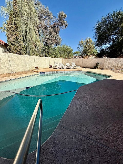 Sparkling Pool- Not heated!