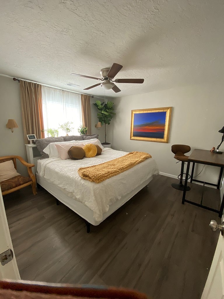 Master bedroom with full bath. King bed with 100% cotton sheets and a fluffy duvet to keep you toasty warm. Headboard complete with charger plugs.
A corner desk with lighting for work. 