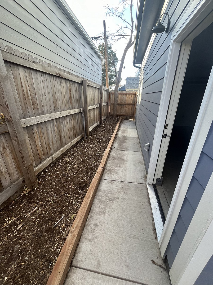 Private pedestrian entry with gate from alley.