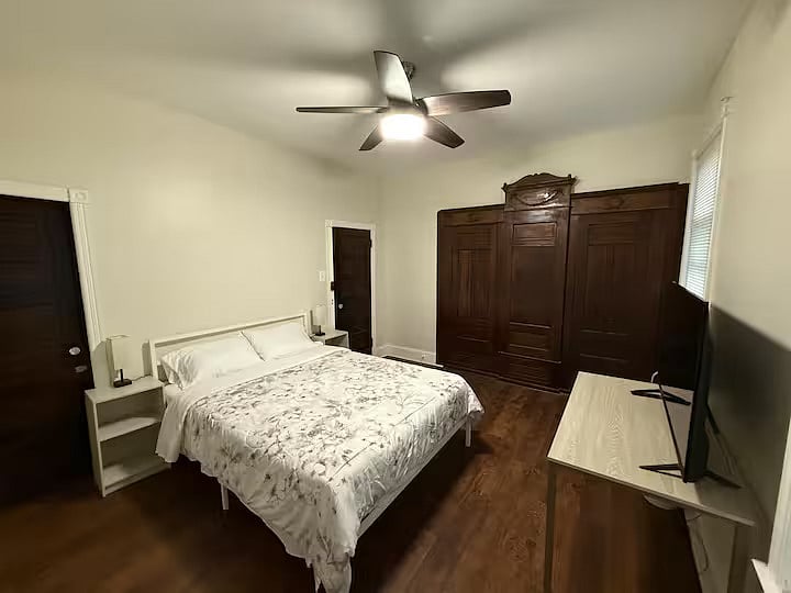 Room 4, 3rd Floor, Queen Bed, Large Closet Space, & Smart TV